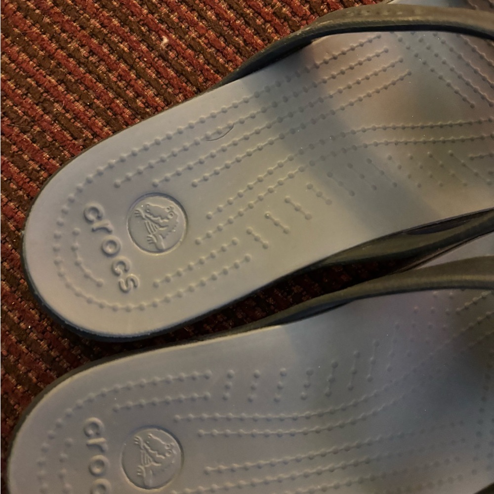 CROCS Womens Gray Dual-Strap Sandals with Silver Medallion - Picture 5 of 7